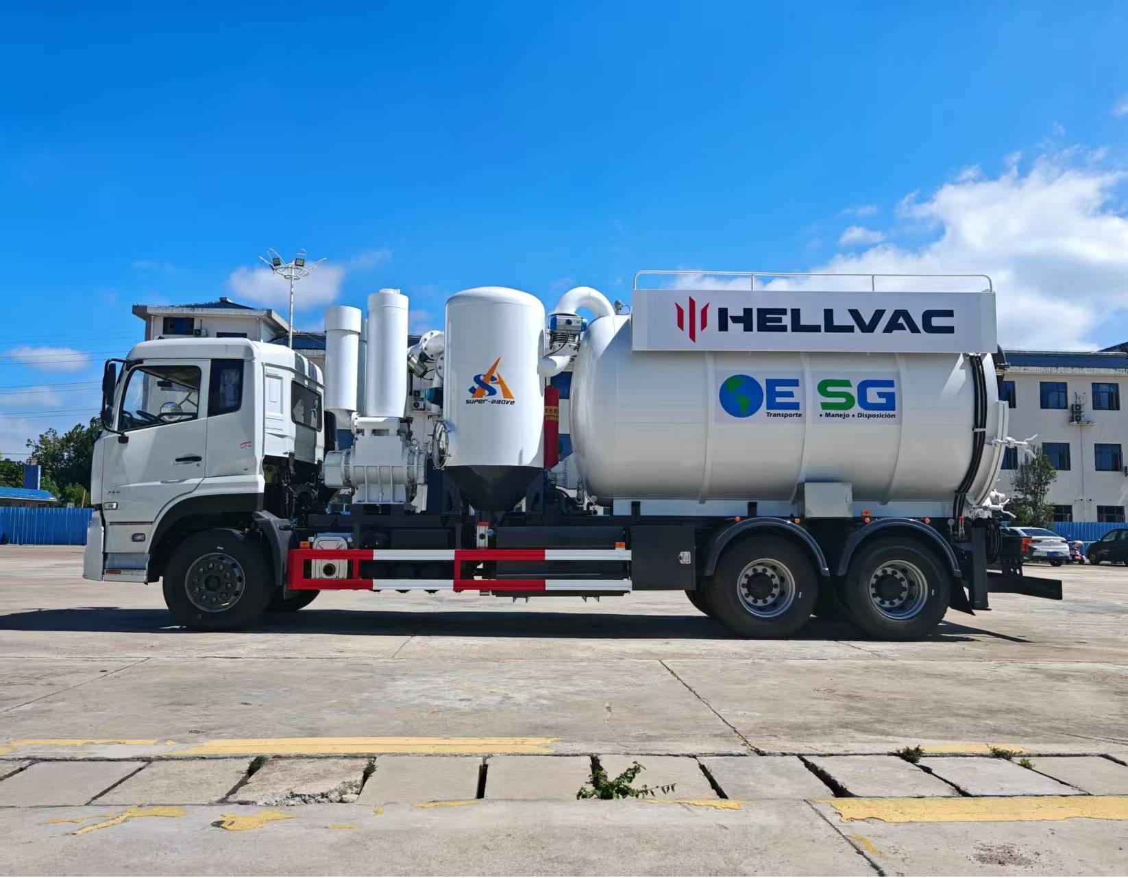 Combination jetting and vacuum truck full side view