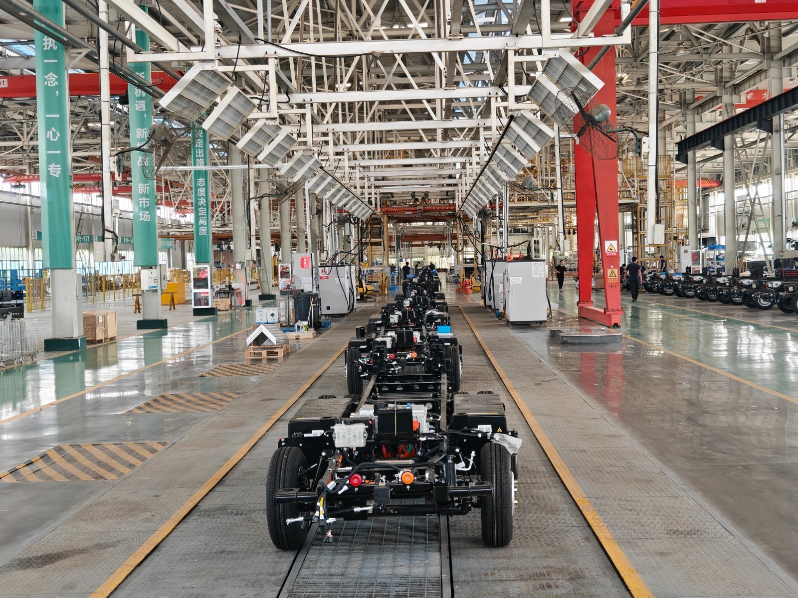 Final assembly support for CLW truck configuration