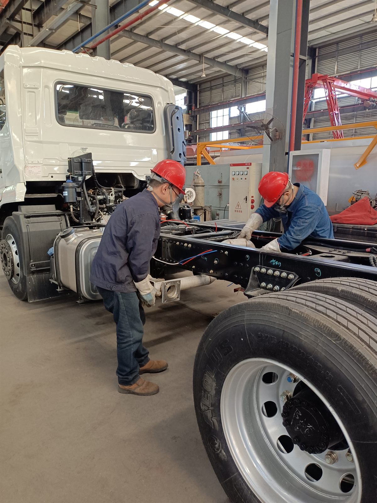 Pipeline and equipment assembly for cleaning truck