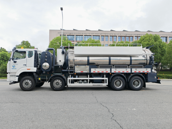 Heavy duty vacuum jetting truck