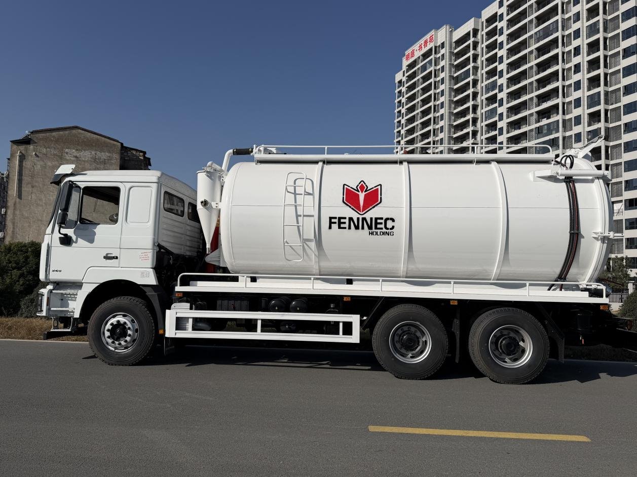 Sewage suction truck