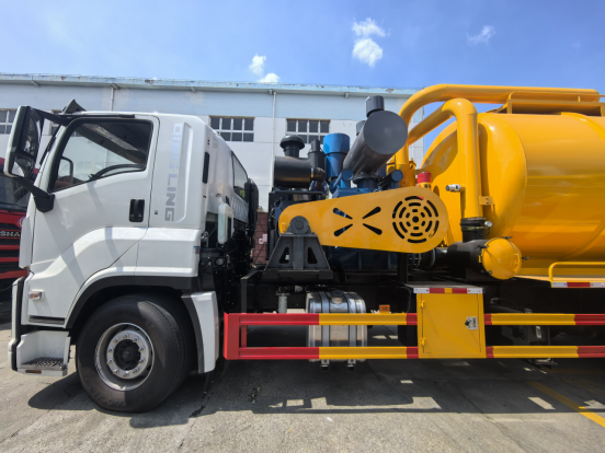 Super suction vacuum truck pump system detail