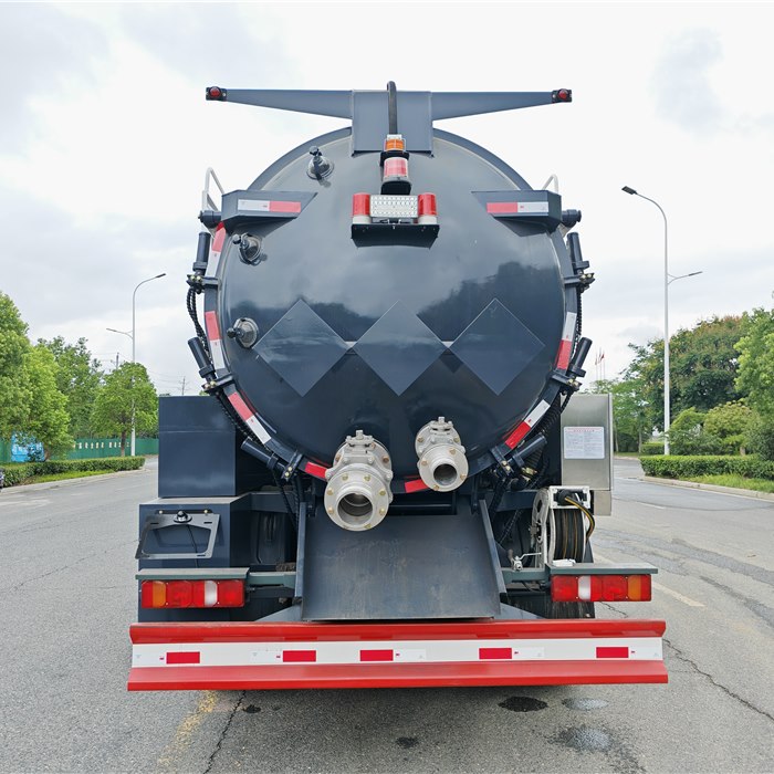 Hydraulic rear door and discharge ports