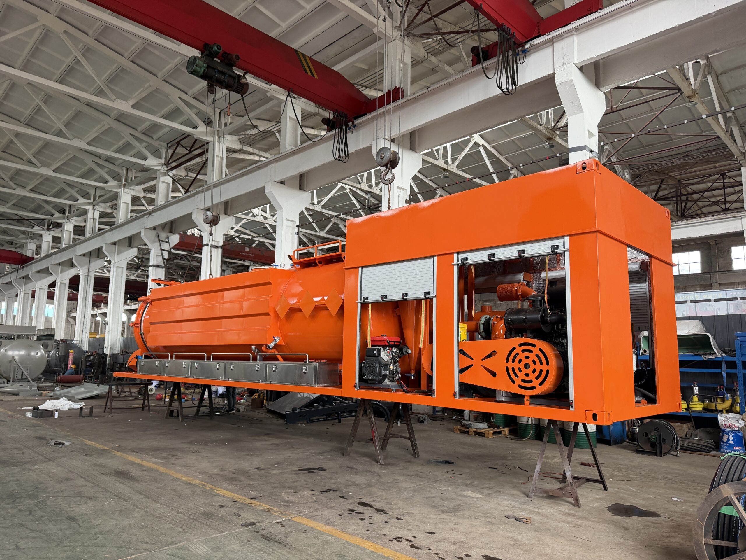 25 m3 stainless steel vacuum tank container superstructure in workshop
